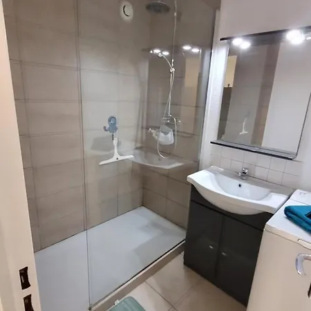 Grand Confortable Jusqu'a 4 Personnes דירה דינייה-לה-בן