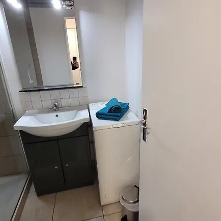 Grand Confortable Jusqu'a 4 Personnes דינייה-לה-בן