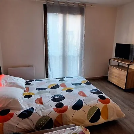 Grand Confortable Jusqu'a 4 Personnes דירה דינייה-לה-בן