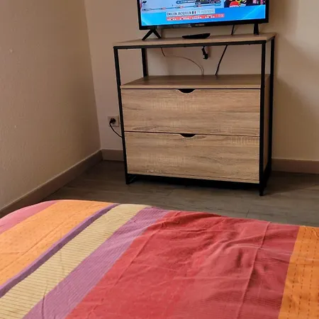 Grand Confortable Jusqu'a 4 Personnes דינייה-לה-בן