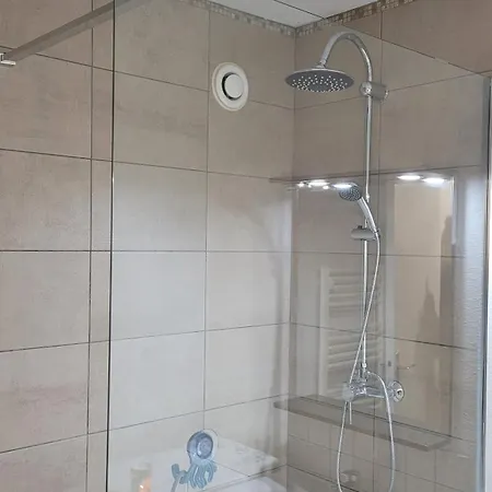 Grand Confortable Jusqu'a 4 Personnes דירה דינייה-לה-בן