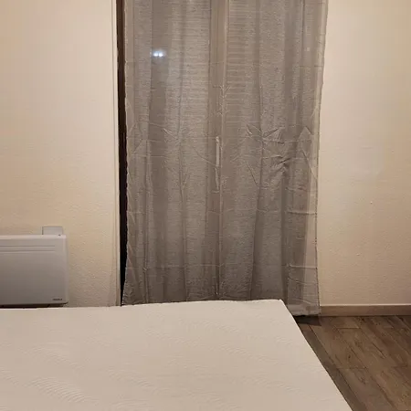 Grand Confortable Jusqu'a 4 Personnes דירה